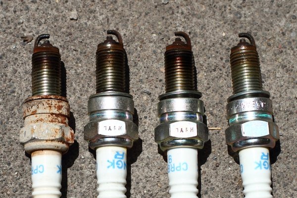 Zündkerzen nach fast 50.000 Kilometern. Jaja, der Intervall wäre kürzer gewesen, die passenden Kerzen gab es aber nirgendwo in Mittelamerika.