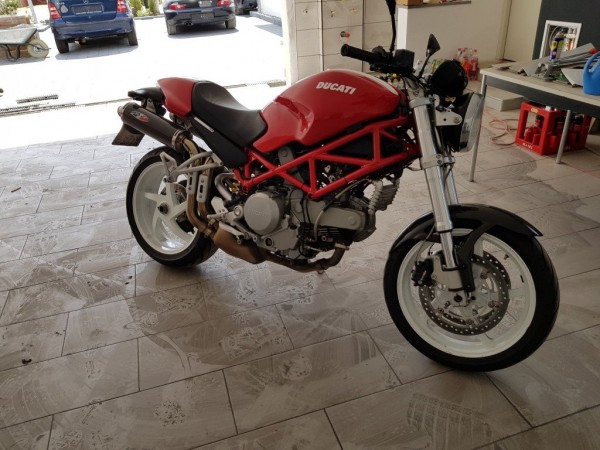 DucatiMonsterS2R-2.jpg