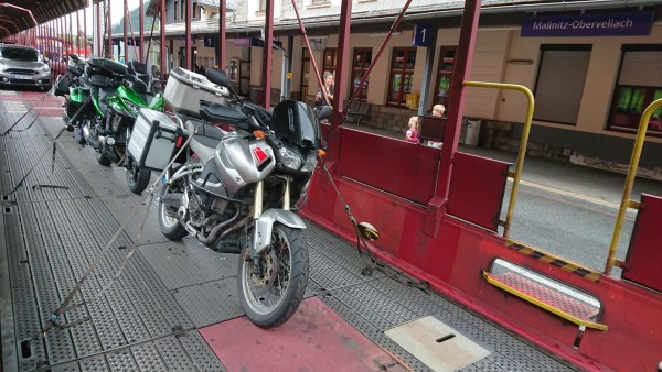 Die Mopeds wollten mal Zug fahren.