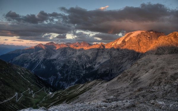stelvio_hdr.jpg