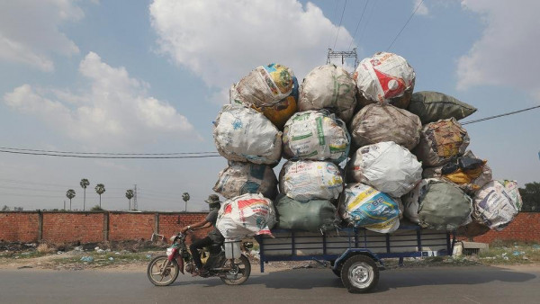 Transport-von-Stückgut-Kambodscha.jpg