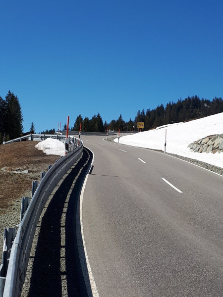 2021_04_04_Riedberg002.jpg (200.6 KiB) 3656 mal betrachtet Riedbergpass Westrampe