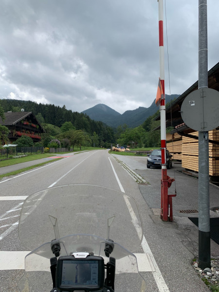 IMG_3863.JPG (803.53 KiB) 6090 mal betrachtet Der Schlagbaum