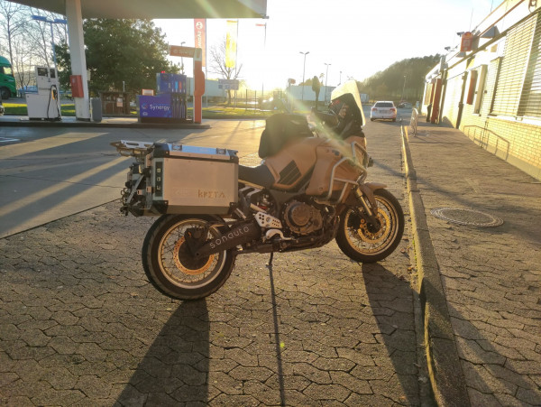 IMG_20211220_153835.jpg (763.07 KiB) 3116 mal betrachtet Mittags nicht viel wärmer.<br />Scheibe und Spiegel waren gefroren.