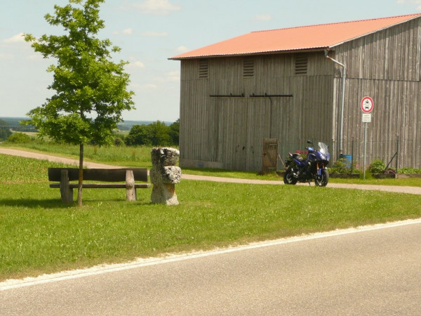 220611-Scharenstetten-2.JPG (249.74 KiB) 2812 mal betrachtet ...vor der Bank