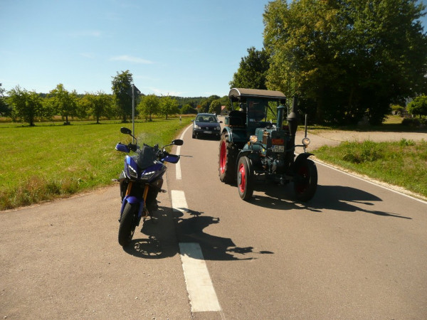 220712-Vorbeifahrt.JPG (264.47 KiB) 4237 mal betrachtet Einzylindrig nach Feldstetten