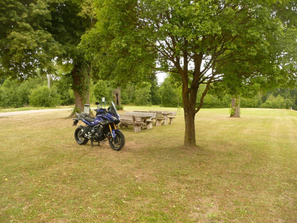 220727-Untermarchtal-1.JPG (420.75 KiB) 3432 mal betrachtet Bänke mit Zeltmöglichkeit