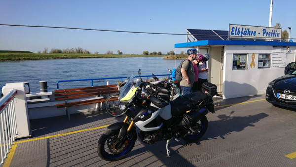 DSC_0180.JPG (533.9 KiB) 3484 mal betrachtet Auf dem Weg nach Sachsen