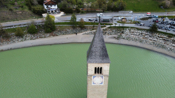 dji_fly_20230518_124934_126_1684427051850_photo_optimized.jpg (421.23 KiB) 3851 mal betrachtet vom See aus, gesehen...