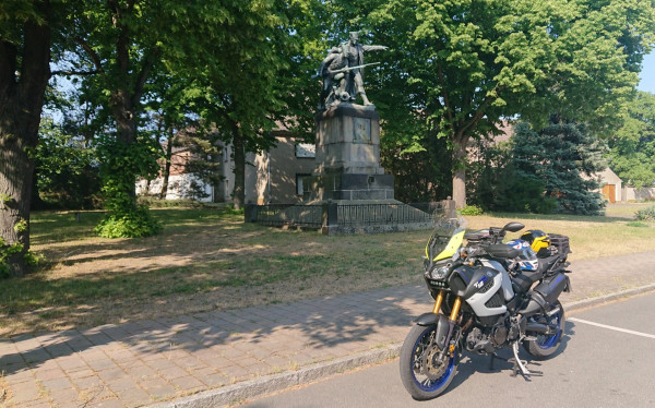 _20230604_182055.JPG (600.41 KiB) 4516 mal betrachtet Graf Bülow von Dennewitz. Ohne ihn würden die Berliner heute vieleicht französisch sprechen