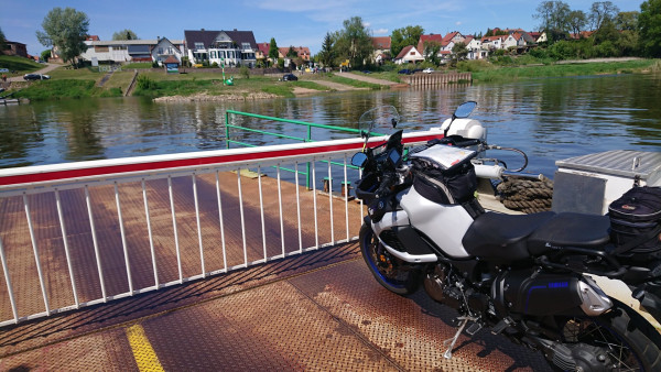 DSC_0951.JPG (716.42 KiB) 1593 mal betrachtet Heute gab eine entspannte Tour, westlich die Elbe runter und östlich wieder zurück. Zwischen drin extrem leckeren Kuchen in Tangermünde.