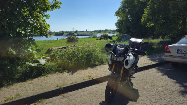 Der Rhein bei Walsum.