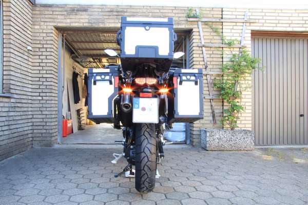 Von hinten kann man die neue nur an den LED Blinker erkennen