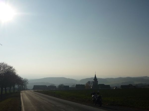 Hohenmirsberger Kalkplatte mit Blick auf die Hügelketten der Fränkischen Schweiz