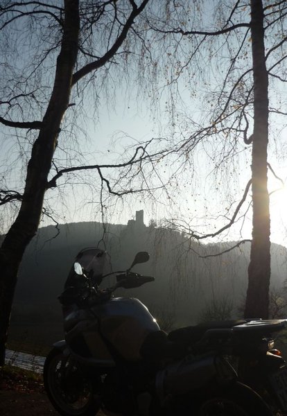 Blick zur Ruine der Raubritterburg Neideck
