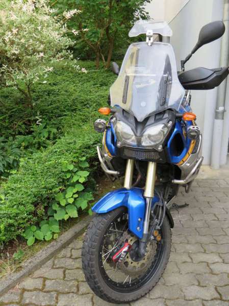 Frontansicht - Windabweiser beachten