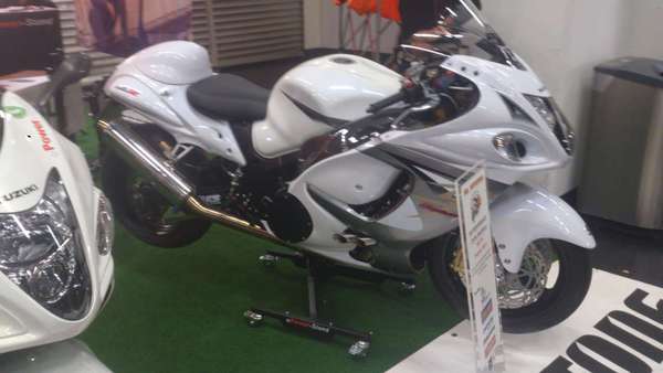 Ein Wanderfalke mit 500 PS WAhnsinn !!