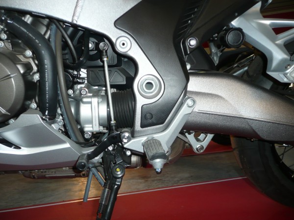 Crosstourer Kardan unter Schwingenlager