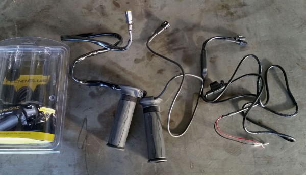 20150306_164824.jpg (329.7 KiB) 4158 mal betrachtet Die Heizgriffe inkl. Kabel