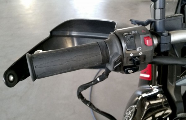 20150306_172345.jpg (117.06 KiB) 3901 mal betrachtet Griff links